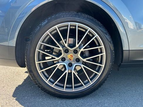 Used 2020 Porsche Cayenne AWD/4WD image 6
