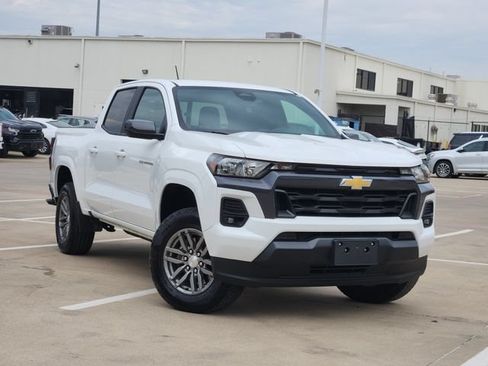 Used 2024 Chevrolet Colorado LT w/ LT Convenience Package II RWD image 2