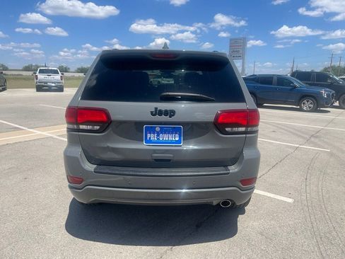 Used 2019 Jeep Grand Cherokee Altitude RWD image 4