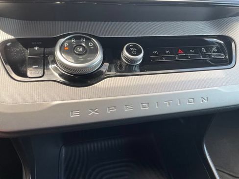 Used 2025 Ford Expedition Active AWD/4WD image 45