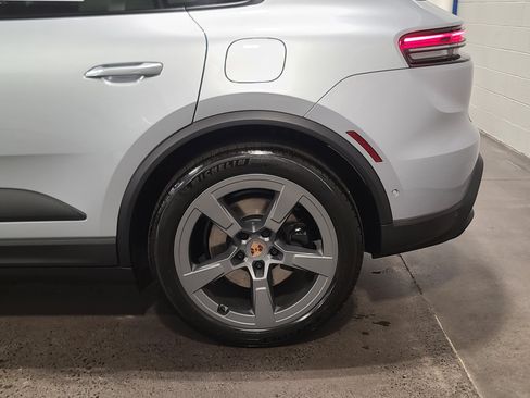 New 2026 Porsche Macan Electric RWD image 35