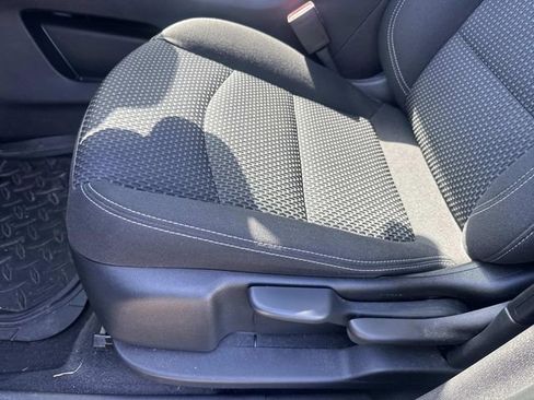 Used 2024 GMC Terrain SLE image 21