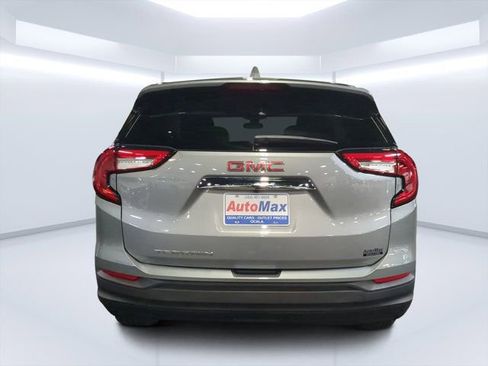 Used 2024 GMC Terrain SLE FWD image 4