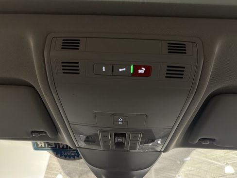 Certified 2023 Volkswagen Taos SE w/ Panoramic Sunroof Package FWD image 34