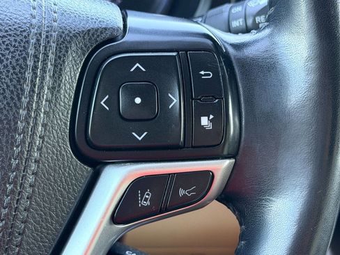 Used 2018 Toyota Highlander XLE AWD/4WD image 40
