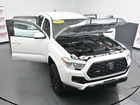 Used 2016 Toyota Tacoma SR image 43