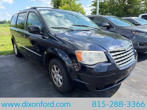 Used 2010 Chrysler Town & Country Touring Plus FWD image 8