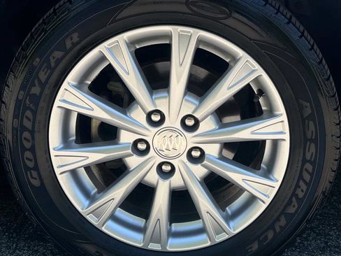 Used 2011 Buick Lucerne CXL FWD image 10