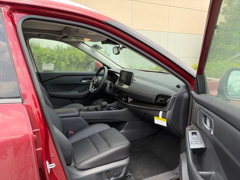 Used 2024 Nissan Rogue SL w/ SL Premium Package FWD image 13