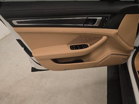 Used 2023 Porsche Panamera Platinum Edition image 5