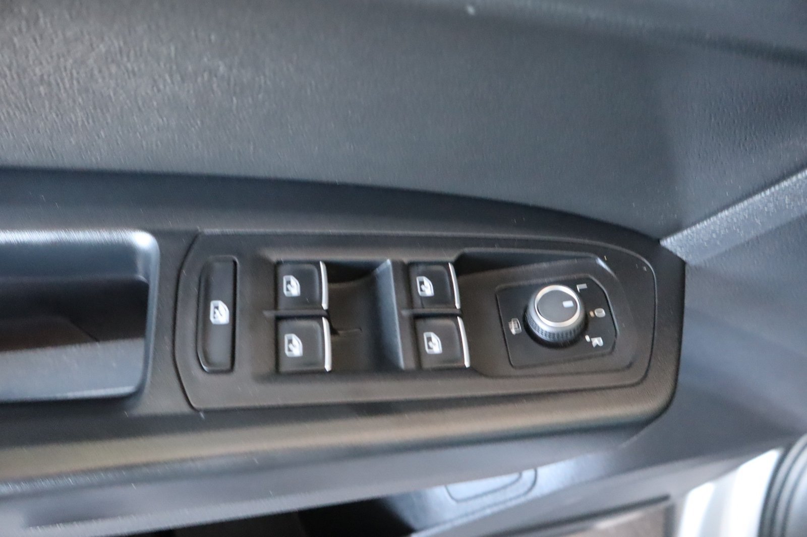 Used 2019 Volkswagen Atlas SE w/ Panoramic Sunroof Package FWD image 19