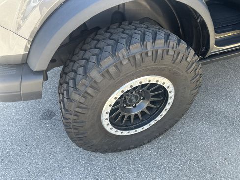 Used 2023 Ford Bronco Badlands image 24