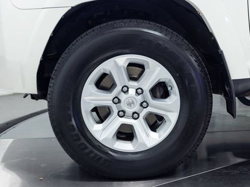 Used 2018 Toyota 4Runner SR5 AWD/4WD image 26