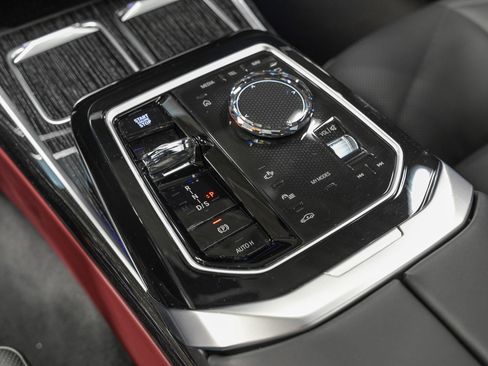 Used 2025 BMW 740i xDrive w/ Premium Package AWD/4WD image 22