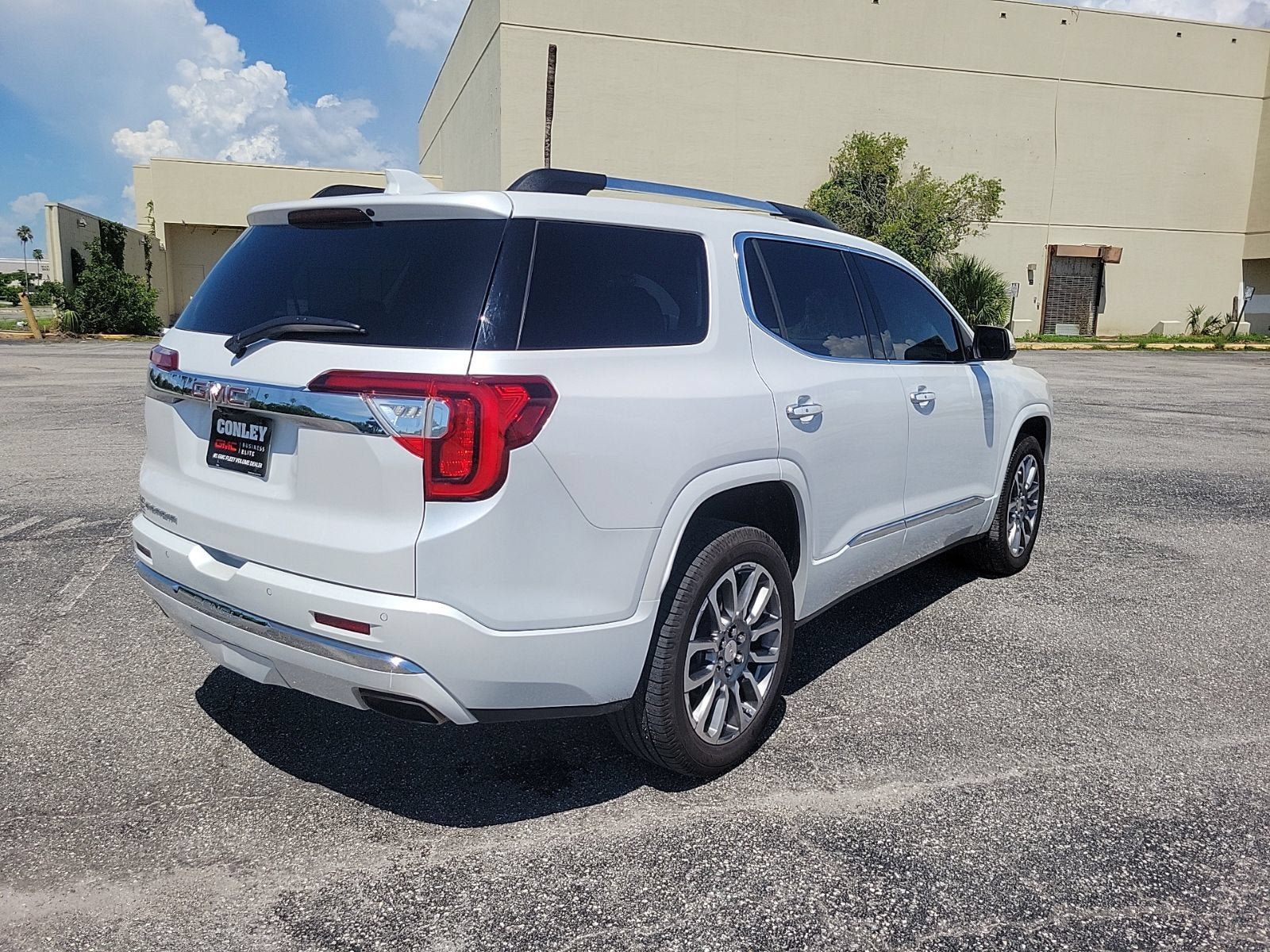 Certified 2023 GMC Acadia Denali w/ Denali Ultimate Package FWD image 8