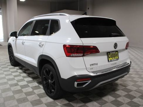Used 2022 Volkswagen Taos SE w/ Panoramic Sunroof Package FWD image 10