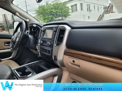 Used 2019 Nissan Titan SL AWD/4WD image 17