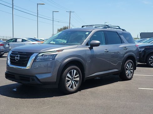Used 2025 Nissan Pathfinder SV w/ Cargo Package AWD/4WD image 2