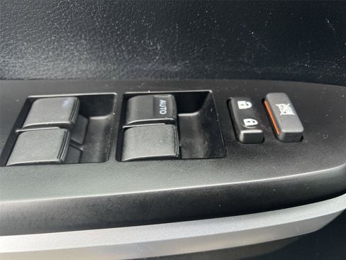 Used 2017 Toyota Tundra SR5 image 12