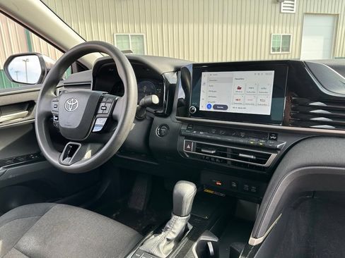 Used 2025 Toyota Camry LE FWD image 31