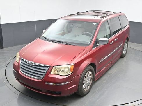 Used 2010 Chrysler Town & Country Limited FWD image 15
