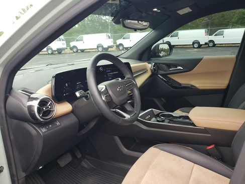 Used 2025 Chevrolet Equinox ACTIV w/ Safety and Technology Package FWD image 30