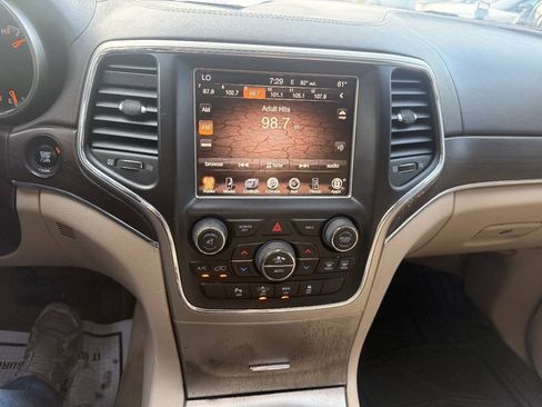 Used 2014 Jeep Grand Cherokee Overland w/ Advanced Technology Group AWD/4WD image 17