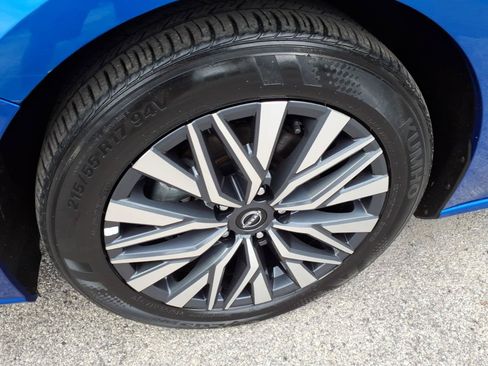 Used 2025 Nissan Altima 2.5 SV FWD image 8