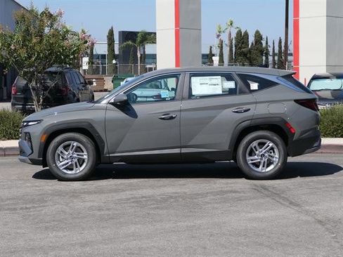 New 2025 Hyundai Tucson SE image 6