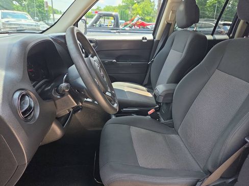 Used 2012 Jeep Patriot Sport w/ Tire & Wheel Group AWD/4WD image 9