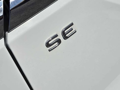 Used 2024 Volkswagen Atlas SE FWD image 11