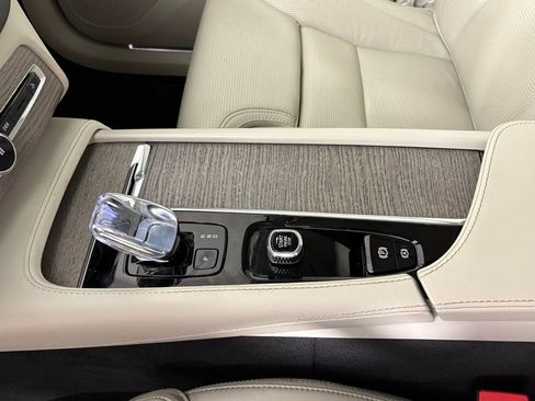 Used 2023 Volvo XC90 T8 Ultimate w/ Lounge Package AWD/4WD image 31