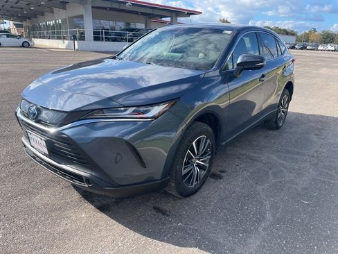 Used 2024 Toyota Venza LE image 3