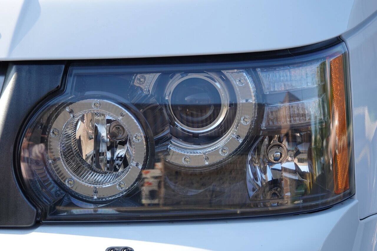 Used 2011 Land Rover Range Rover Sport Supercharged AWD/4WD image 41