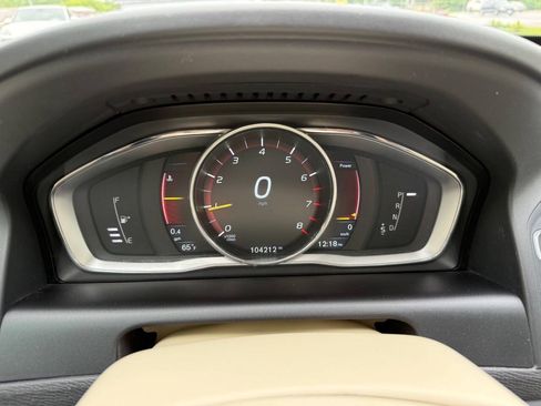 Used 2016 Volvo XC60 T5 Premier w/ Proximity Package FWD image 23