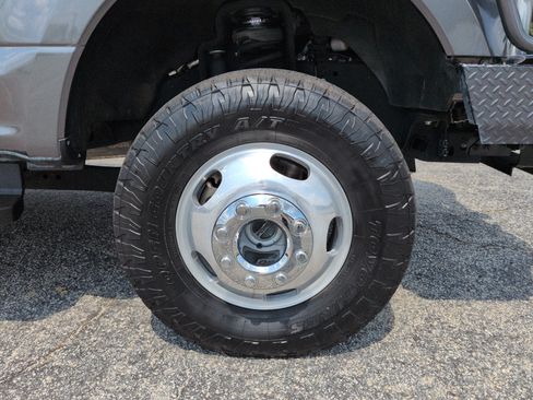Used 2020 Ford F350 Lariat w/ Lariat Value Package AWD/4WD image 9