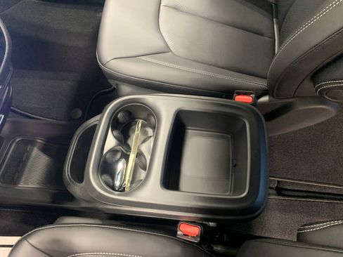 New 2026 Chrysler Pacifica Select image 14