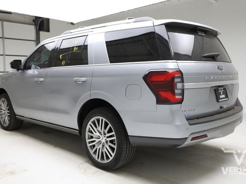 Used 2023 Ford Expedition Limited image 3