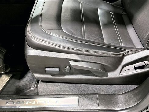 Used 2022 GMC Canyon Denali image 20
