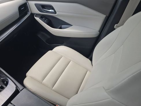 Certified 2023 Nissan Rogue SV w/ SV Premium Package FWD image 16