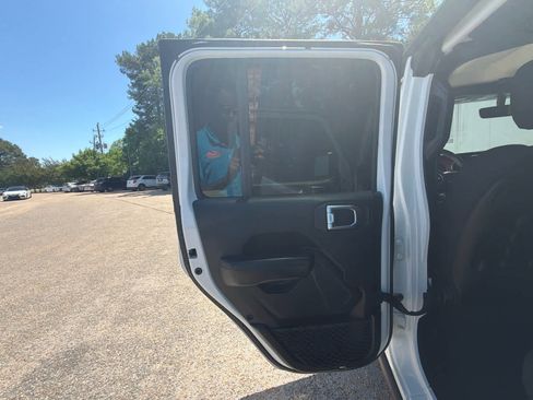 Used 2020 Jeep Wrangler Unlimited Rubicon image 31