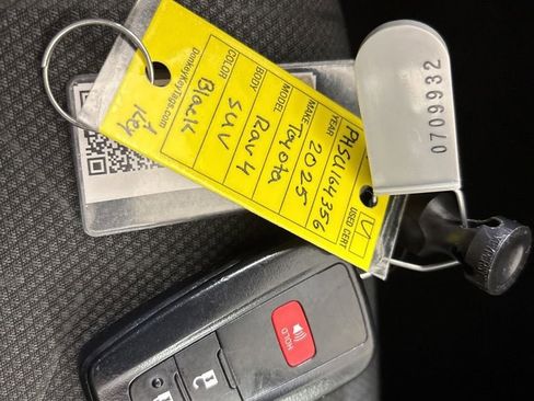 Used 2025 Toyota RAV4 XLE image 30