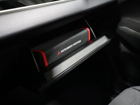 Used 2024 Mitsubishi Outlander SEL AWD/4WD image 33