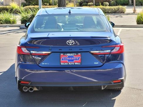 Used 2025 Toyota Camry SE image 6