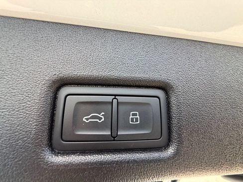 Used 2025 Audi SQ5 Premium Plus AWD/4WD image 33