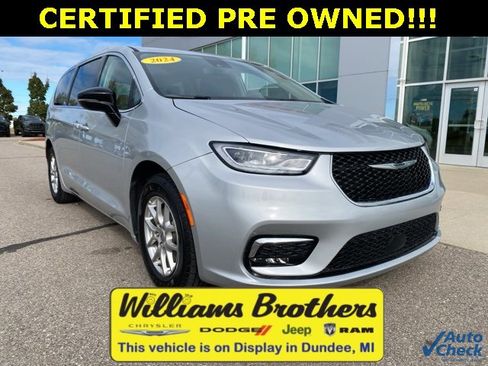 Certified 2024 Chrysler Pacifica Touring-L image 3