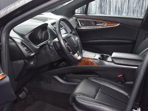 Used 2019 Lincoln Nautilus Reserve image 5