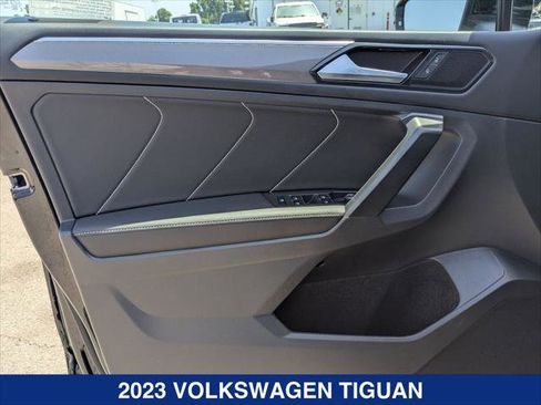 Used 2023 Volkswagen Tiguan SE R-Line FWD image 10