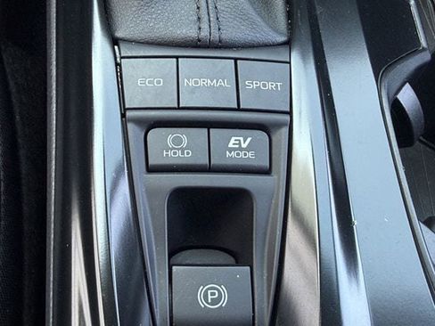 Used 2025 Toyota Camry SE image 21