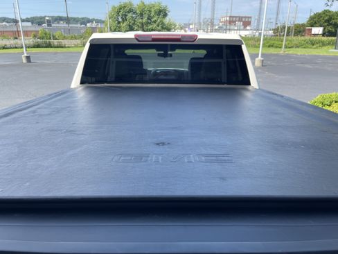 Used 2021 GMC Sierra 1500 Elevation w/ X31 Off-Road Package AWD/4WD image 8